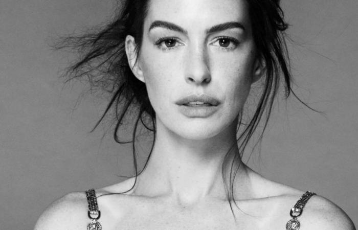 Anne Hathaway puts the spotlight on an iconic Gianni Versace dress