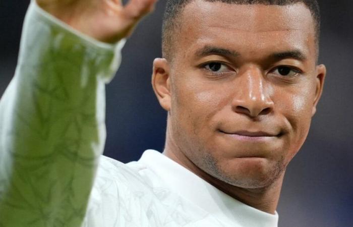 “He lives under permanent pressure”: A famous journalist comes out of his depth to defend Kylian Mbappé