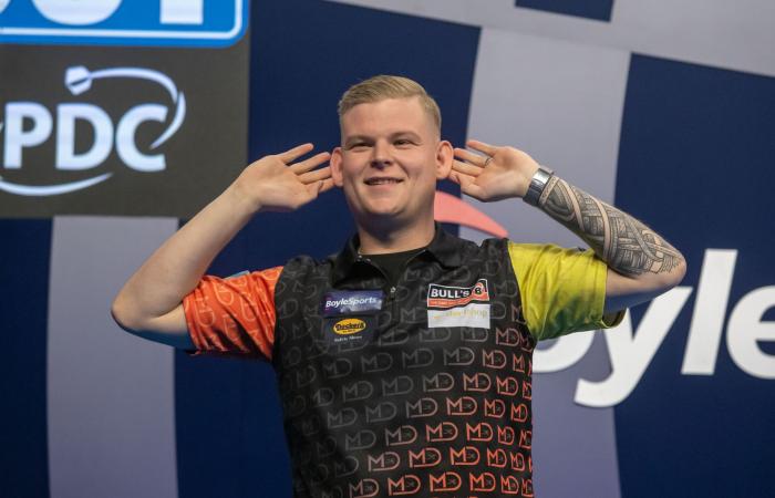 Unplayable Humphries & deadly De Decker reach World Grand Prix final