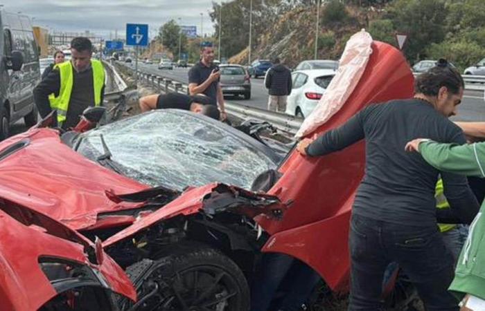 One dead after McLaren sports car hits central reservation on A-7 near Marbella