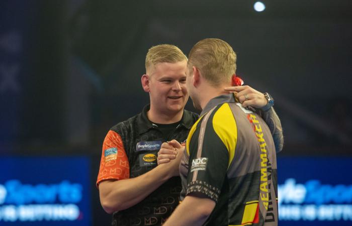 Unplayable Humphries & deadly De Decker reach World Grand Prix final