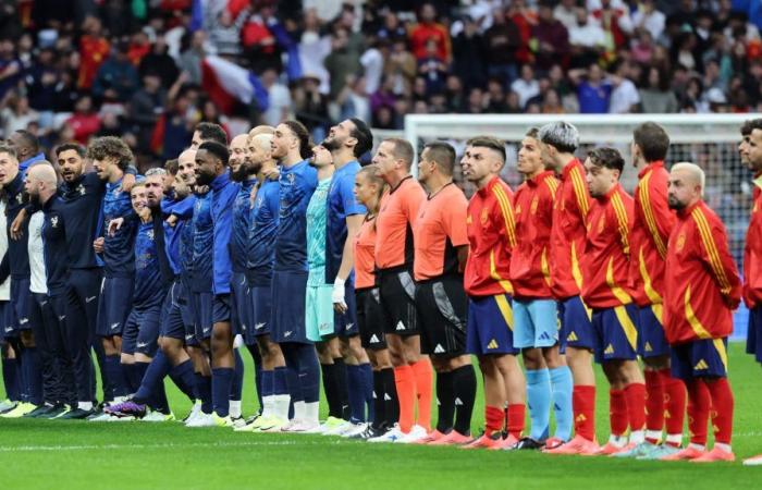 Yannou and Alonz wave the Palestinian flag after the Spain-France streamers match