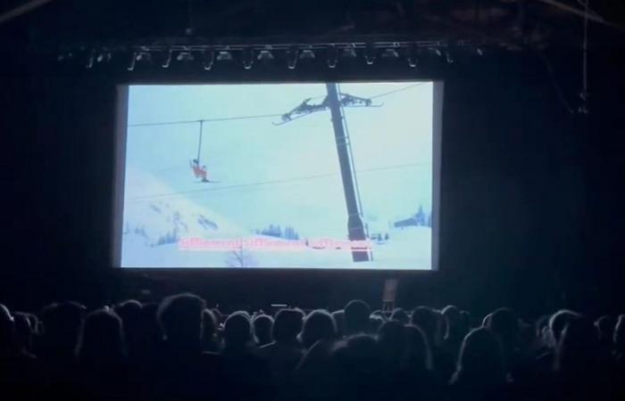 the 5,000 spectators of the Lumière festival sing a vibrant “When will I see you again”