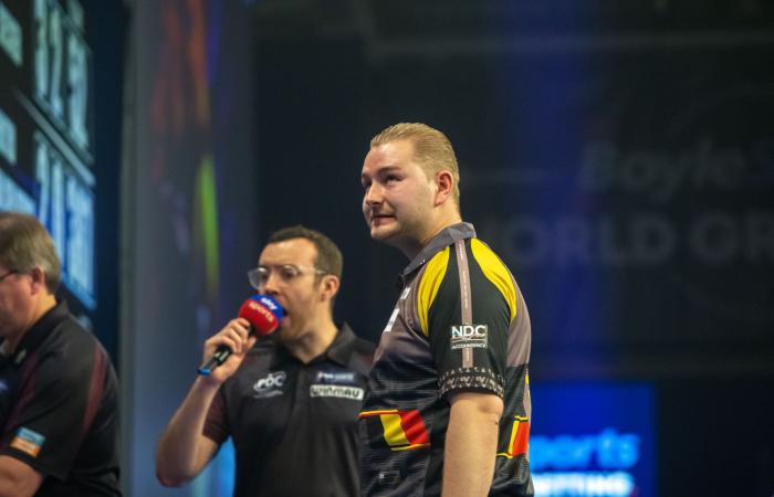 Unplayable Humphries & deadly De Decker reach World Grand Prix final