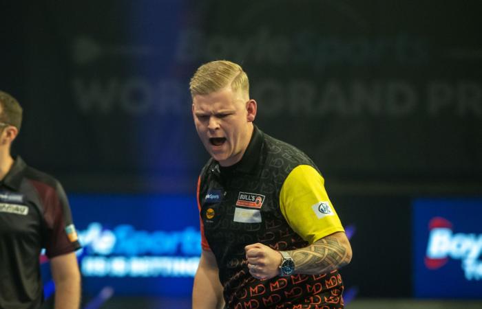 Unplayable Humphries & deadly De Decker reach World Grand Prix final