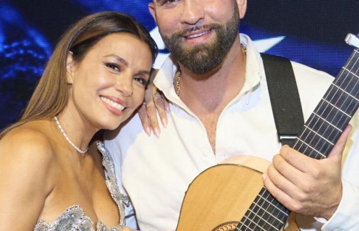 Kendji Girac beaming and very close to Eva Longoria who gives him tender kisses: he offers her a sublime gift