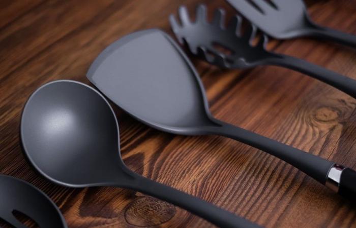 Black plastic utensils are very toxic, according to a study (you need to get rid of them quickly!)