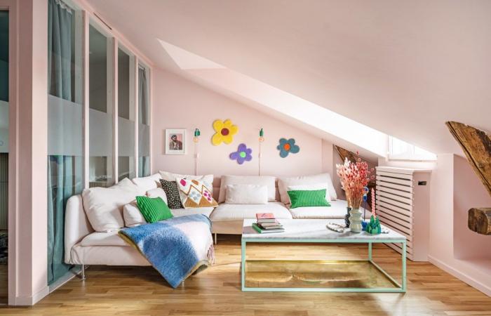 A pastel 55m2 apartment under the roof with unique charm