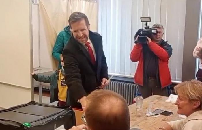 they went to vote at the same time, but not in the same office this Sunday morning