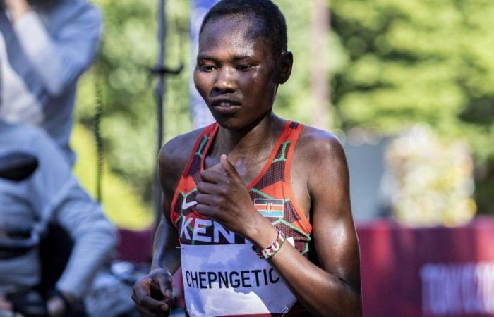 Ruth Chepngetich (Kenya) crushes the world record and becomes the first woman to do so in less than 2h10”