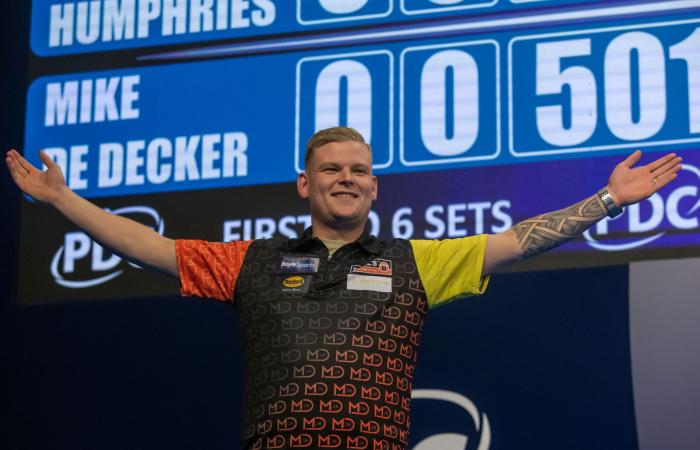 De Decker stuns Humphries to win 2024 BoyleSports World Grand Prix