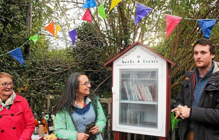 In Quimper, a book box installed on rue de Douarnenez