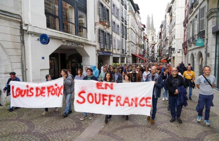 some of the Louis-de-Foix staff in the street to denounce a “climate of tension” within the high school