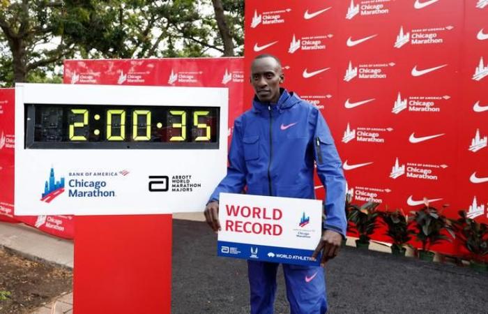 At the Chicago marathon, Kenyan Ruth Chepngetich sets a new world record