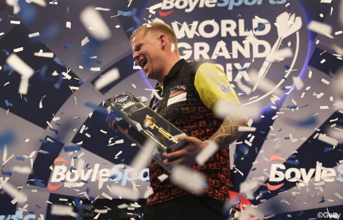 Mike De Decker throws himself into the history books of darts, he wins the World Grand Prix! “I’m so happy”