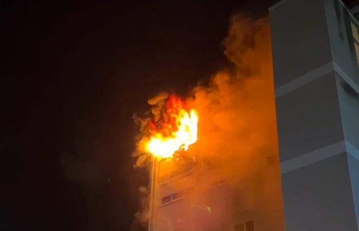 A building engulfed in flames near Agen: 12 people evacuated in the middle of the night