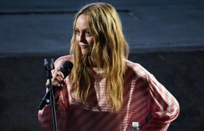 Vanessa Paradis without tongue in cheek compares Alain Delon and Jean-Paul Belmondo with whom she filmed