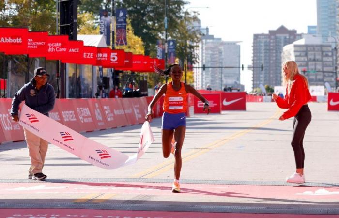 Kenyan Chepngetich smashes the world record and becomes the first woman under 2h10