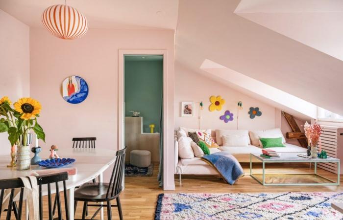 A pastel 55m2 apartment under the roof with unique charm