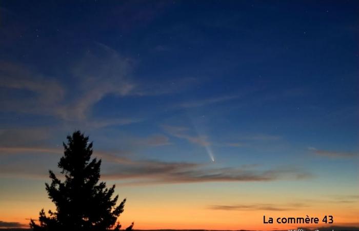 After the Northern Lights, a comet raises its nose to the sky