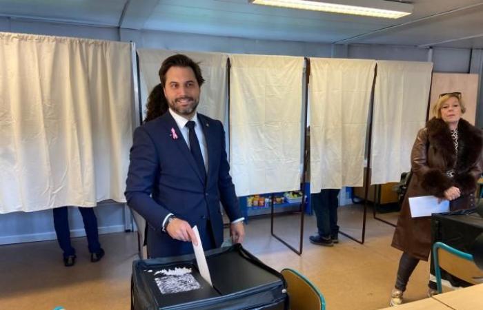 they went to vote at the same time, but not in the same office this Sunday morning