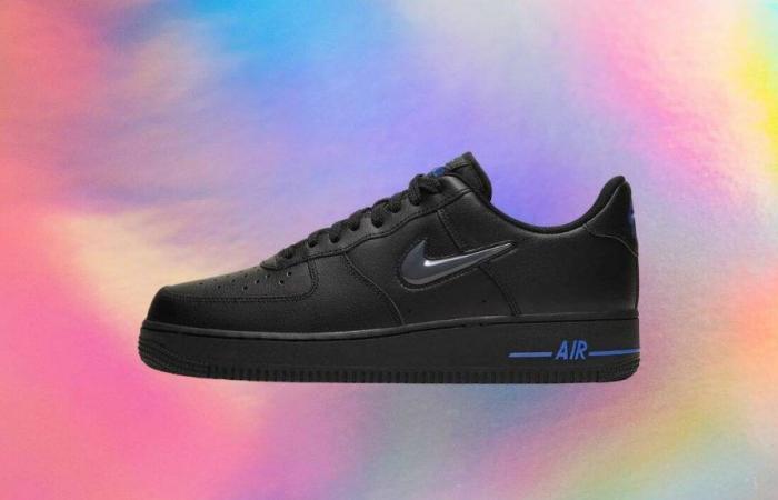 Out of stock is near for this model of Nike Air Force 1 at a discounted price