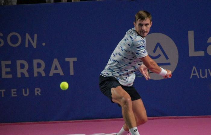 Mattéo Martineau and Benjamin Bonzi in the final of the 3rd Roanne Tennis Open