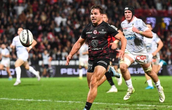 “It’s only him who knows how to do it”: back with Toulouse, Antoine Dupont scores three tries in 10 minutes