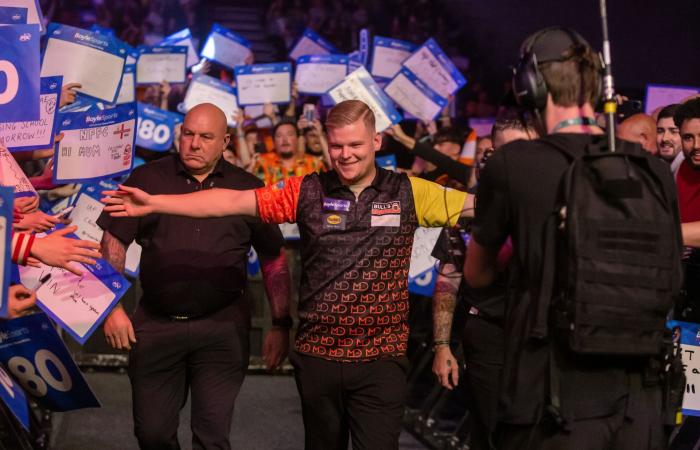 De Decker stuns Humphries to win 2024 BoyleSports World Grand Prix