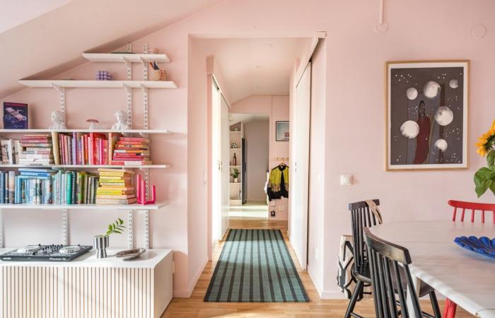 A pastel 55m2 apartment under the roof with unique charm