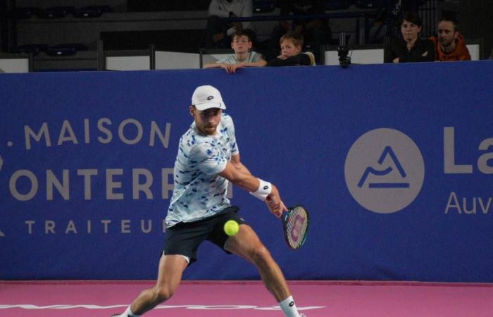 Mattéo Martineau and Benjamin Bonzi in the final of the 3rd Roanne Tennis Open