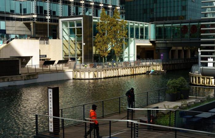 In London, Canary Wharf, a drifting business district