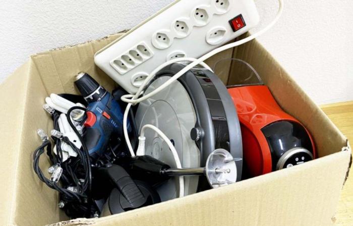 A foundation advocates the return of unused electrical appliances