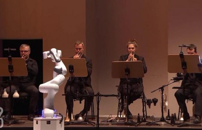 A three-armed robot leads the Dresden Symphony Orchestra in Germany – rts.ch