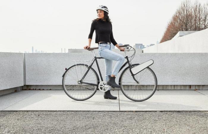 CLIP transforms your traditional bike into an electric bike in just a few seconds!