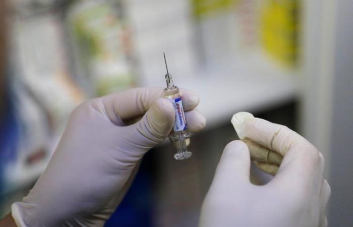 The annual vaccination against the flu begins Tuesday, coupled with that against Covid