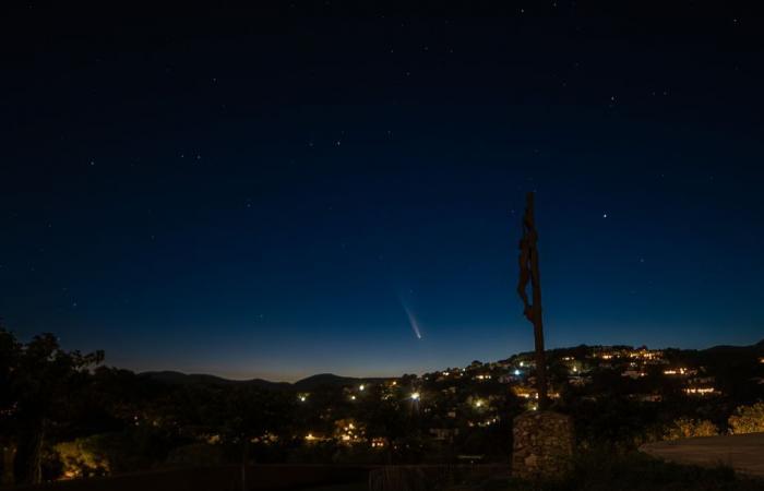 “A trail of dust, reflecting the sunlight…” This photographer comments on his photos of the “comet of the century”