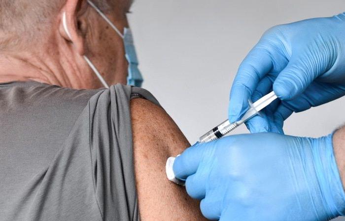 How effective is a high-dose flu vaccine in people aged 65 and over?