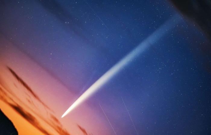 Check out incredible photos of the brightest comet in years, visible now