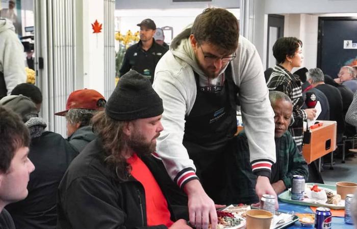 Thanksgiving meal: the Alouettes continue a wonderful tradition at the Bon Accueil Mission