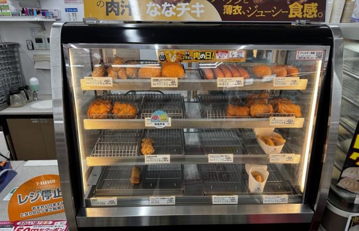 7-Eleven in Japan | Fried chicken, persimmon and umbrellas