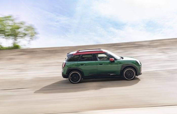 The Mini Aceman and Aceman JCW live from the 2024 Paris Motor Show: attractive and sporty!