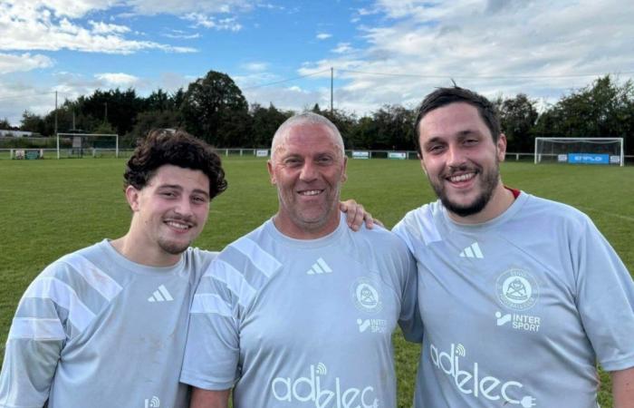 Soccer. South of Caen, a father and his two sons play in the same jersey