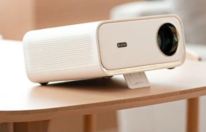 Only €189 for this very bright Full HD video projector, and with a free projection curtain