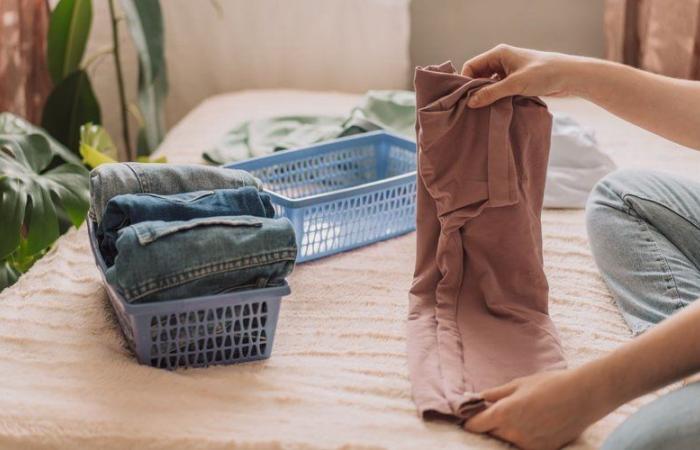 The box bed closes on her: trapped, a mother dies of suffocation while putting away her things