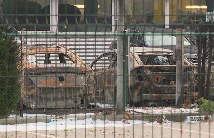 Around fifteen cars on fire in a Mercedes-Benz dealership in Évreux