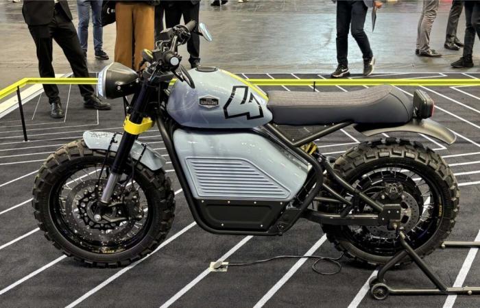 Inspired by the new Renault 4, this motorcycle electrifies the Paris Motor Show