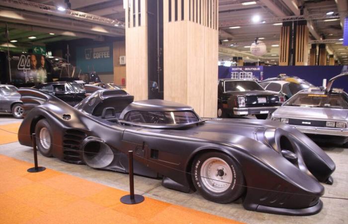 Delorean, Tim Burton’s Batmobile… Cinema heroes park their iconic frames in Paris