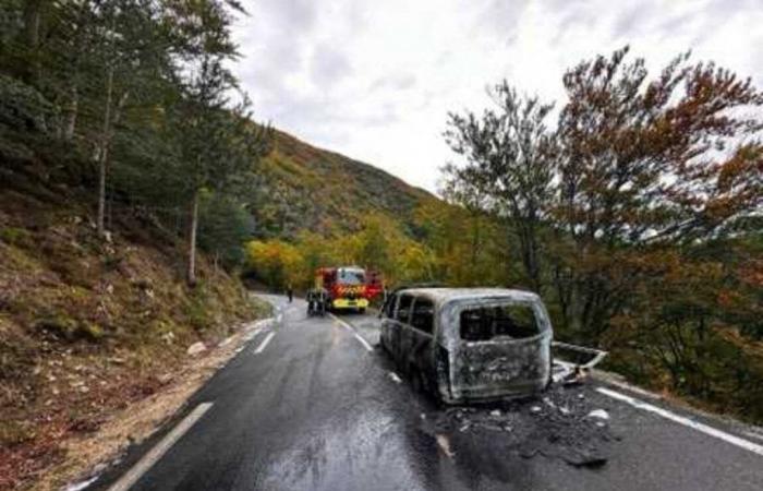 a minibus catches fire during a school trip in Gard