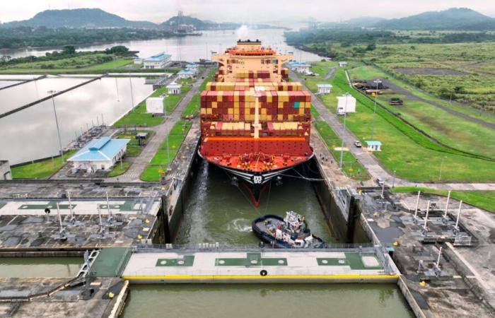 Number of transits through the Panama Canal falls